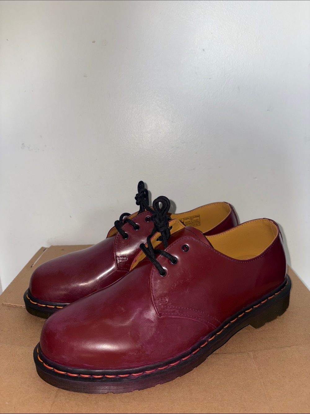 Men's Doc Martens Oxford Shoes in Burgundy size 11